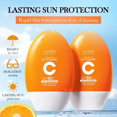 کرم ضد آفتاب روشن کننده ویتامین سی سادور Spf 50
